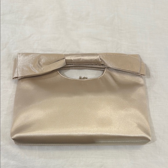 Elegant Cream Clutch Bag - Picture 1 of 7